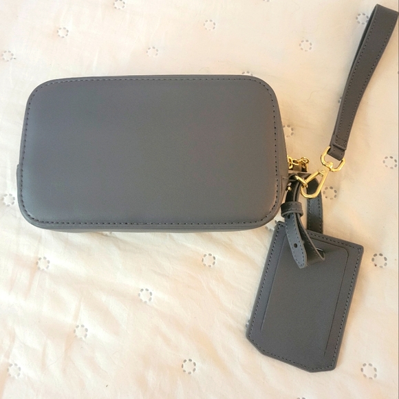 Moschino make up bag and luggage tag 3pc set - Picture 2 of 8